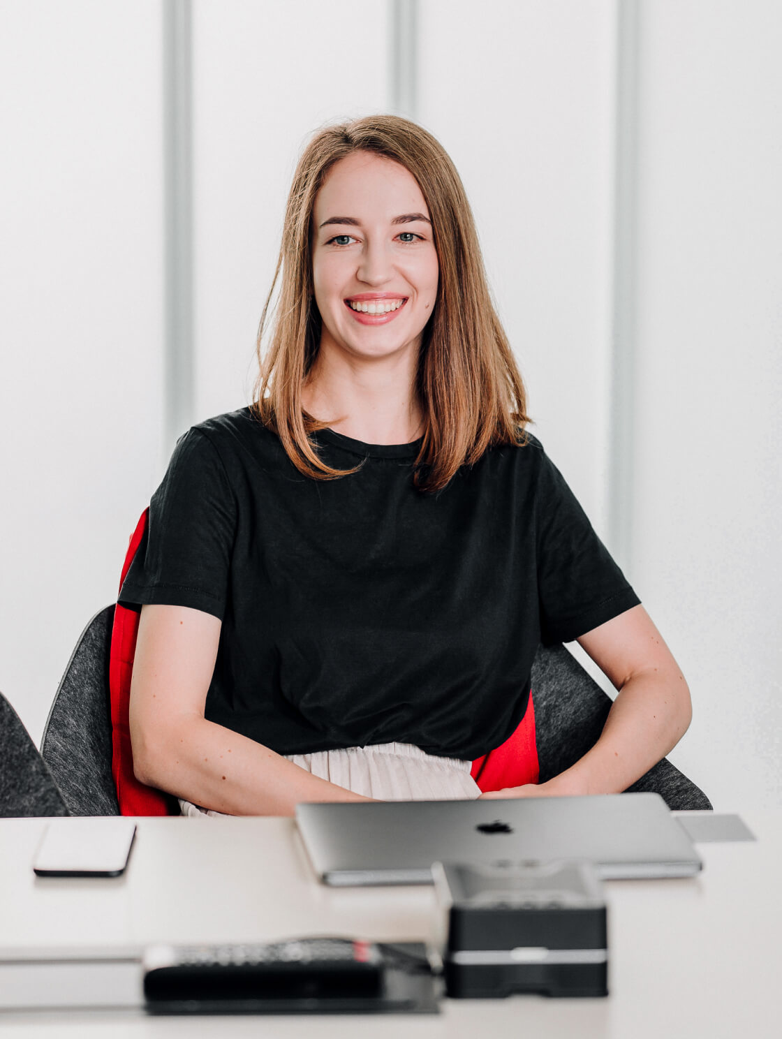 Frontend Developer laughing at meeting